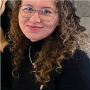 I am a native English speaker currently studying mandarin at university. I will be suitable to teach English and literature